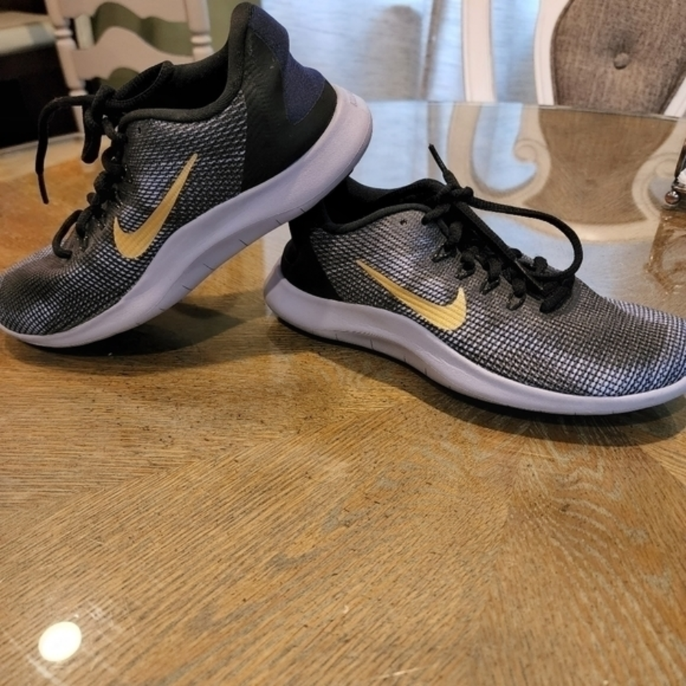 NWOT Nike Flex RN Running Sneaker‎ Size 5.5